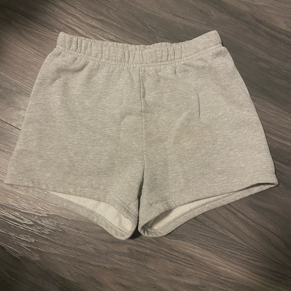 aritzia tna cozy fleece perfect high-rise 3” sweatshort - Picture 2 of 3